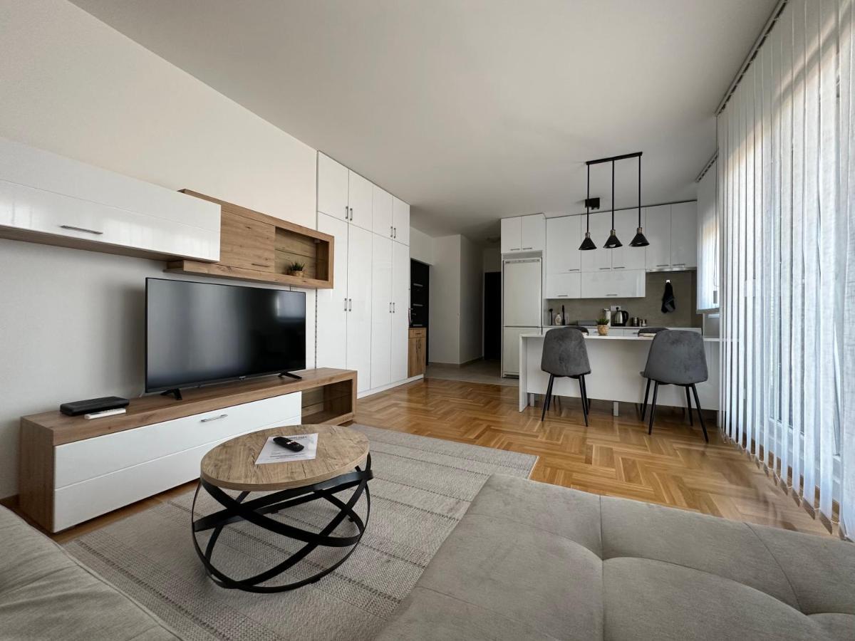 Apartment Aura Belgrado Exterior foto